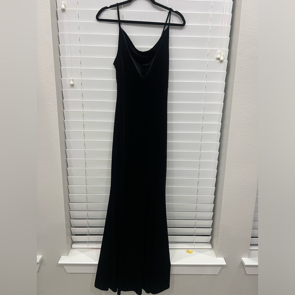 Elegant Black Maxi Dress